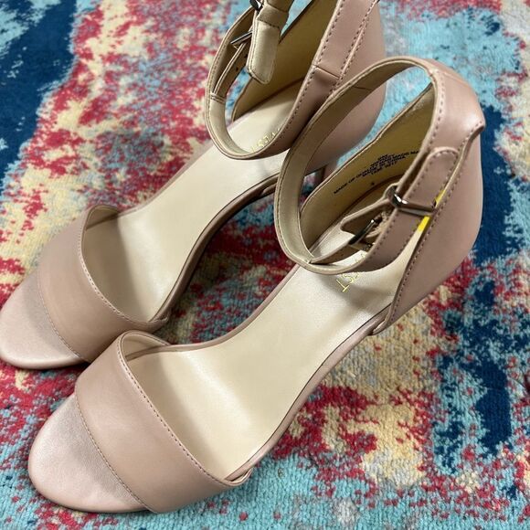 New Nine West Womens Beige Heels Size 9 - Picture 2 of 3